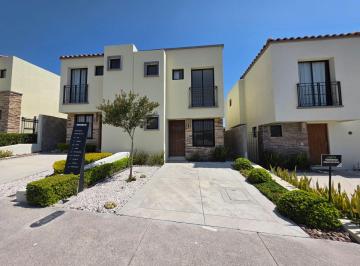 Casa de 3 habitaciones, El Marqués · Casa Orozco en Venta en Capital Sur