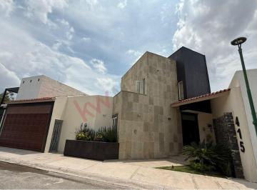 N/A · Casa con Recámara en Planta Baja, Alberca Climatizada y Paneles Solares en Real del Nogalar