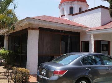 Casa · 420m² · 3 Recámaras · 2 Estacionamientos · Casa en Venta en Residencial La Soledad Tlaquepaque