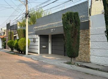 Casa · 564m² · 3 Recámaras · 5 Estacionamientos · Casa - Colinas del Cimatario