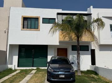Casa · 199m² · 3 Recámaras · 2 Estacionamientos · Casa - Residencial El Refugio