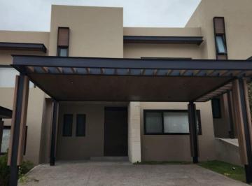 Casa · 200m² · 3 Recámaras · 2 Estacionamientos · Casa - Fraccionamiento Villa Carriedo