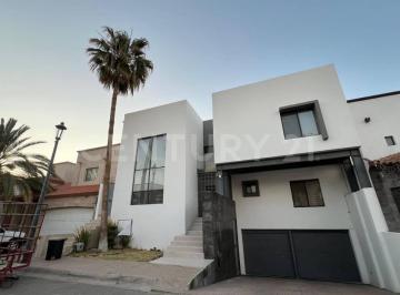 Casa · 573m² · 3 Recámaras · Casa en Centa Hacienda del Valle en Cd Chihuahua