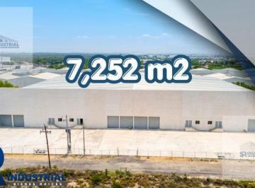 Bodega comercial · 7452m² · 16 Estacionamientos · Bodega en Renta en Cienega de Flores