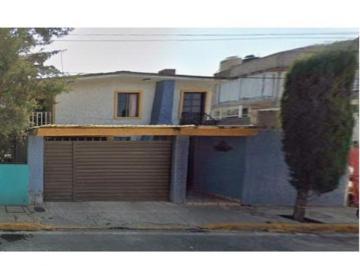 Casa · 137m² · 4 Recámaras · 1 Estacionamiento · Casa en Venta en Tecámac