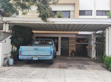 Casa · 98m² · 3 Recámaras · 2 Estacionamientos · Casa en Renta Paseos del Arroyo (Hilario Medina)
