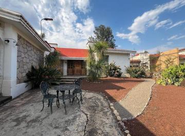 f3c5fb74877ec0f072b089c29f56ab4eadc305e013c58cbf0606ea2d470426ea · Casa en Venta Salida Quiroga con Gran Jardín, Las Garzas Morelia
