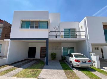 Casa · 320m² · 4 Recámaras · Casa en Venta en Cumbres del Lago Juriquilla con Cuatro Recamaras
