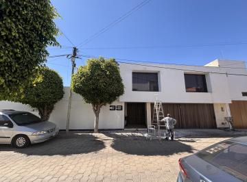 Casa · 520m² · 3 Recámaras · 4 Estacionamientos · Casa en Bosques de Acueducto Queretaro