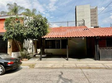Casa · 276m² · 3 Recámaras · 2 Estacionamientos · Casa en Venta Cerca de Av Guadalupe y Patria