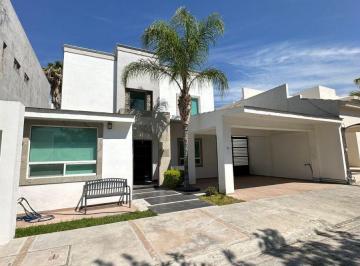 Casa de 4 habitaciones, Saltillo · En Renta | Hermosa y Amplia Residencia en Fracc. Quinta Real