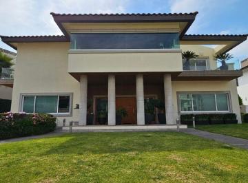 Casa en condominio de 3 habitaciones, Huixquilucan · Exclusiva Residencia en Lomas Country Club | Venta o Renta | con o Sin Muebles.