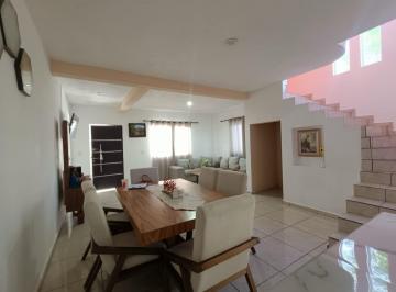 Casa · 207m² · 3 Recámaras · 2 Estacionamientos · Casa - Fraccionamiento Jardines de Santiago