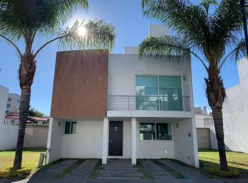 Casa · 203m² · 3 Recámaras · 2 Estacionamientos · Casa - Jardines de La Hacienda
