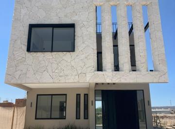 Casa · 288m² · 5 Recámaras · 3 Estacionamientos · Casa - Lomas del Marqués