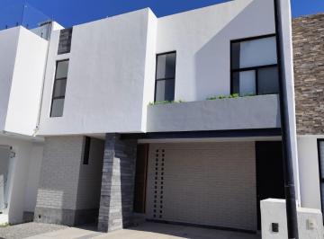 Casa · 224m² · 3 Recámaras · 2 Estacionamientos · Casa - Fraccionamiento El Campanario
