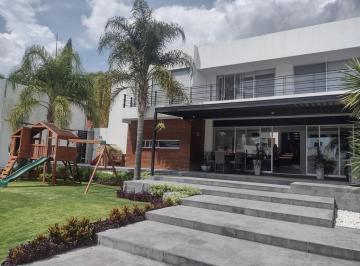 Casa · 886m² · 5 Recámaras · 5 Estacionamientos · Casa - Juriquilla