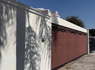 Casa · 390m² · 3 Recámaras · 4 Estacionamientos · Casa en Venta en Bugambilias