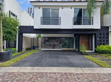 Casa de 3 habitaciones, Zapopan · Casa en Renta en Santa Catalina Zona Real en Zapopan