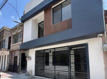 Casa de 8 habitaciones, Monterrey · Casa en Venta en Mitras Centro, Monterrey