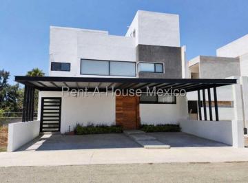 Casa de 4 habitaciones, Querétaro · Lomas de Juriquilla - Casa en Renta con Alberca y Recámara en Planta Baja