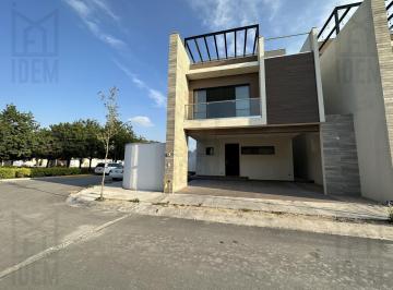 Casa · 250m² · 3 Recámaras · 3 Estacionamientos · 0129 - Casa Frente a Parque en Renta Bonaterra, Apodaca Nl