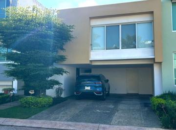 Casa en condominio de 3 habitaciones, Zapopan · Casa en Venta en Fraccionamiento, Zona Andares