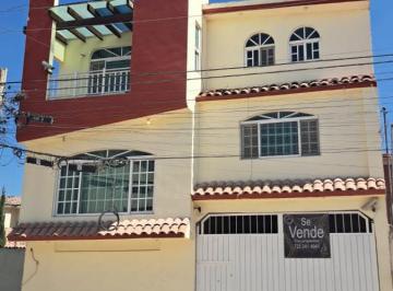 Casa · 382m² · 4 Recámaras · 7 Estacionamientos · Casa en Venta en Jardines de La Crespa