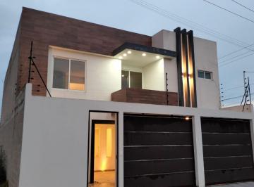 Casa · 200m² · 4 Recámaras · 2 Estacionamientos · Casa en Venta Zacango