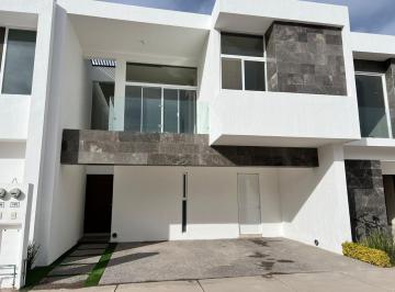 Casa · 220m² · 3 Recámaras · 2 Estacionamientos · Amplia y Amueblada en Residencial Punta Sur