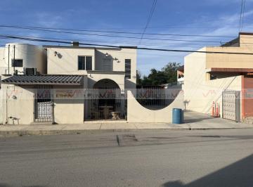 Casa · 210m² · 3 Recámaras · 10 Estacionamientos · Casa en Venta en Los Alamos