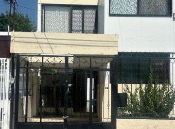 Casa · 180m² · 3 Recámaras · 1 Estacionamiento · Casa en Renta, Calle Herodoto, Vallarta San Jorge, Guadalajara.