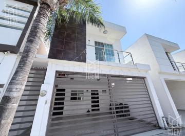 Casa · 3 Recámaras · 2 Estacionamientos · 0124 - Casa Equipada en Renta en Nexxus Cristal General Escobedo