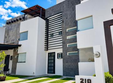 Casa de 3 habitaciones, Jesús María · Casa Moderna de 3 Niveles con Rooftop, Alberca y Gym | 3 Recámaras