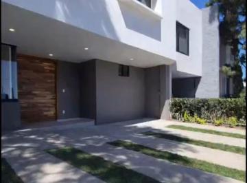 Casa · 315m² · 4 Recámaras · 3 Estacionamientos · Casa Valle Real