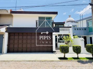 Casa en condominio · 233m² · 3 Recámaras · 2 Estacionamientos · Casa en Venta Dentro de Fraccionamiento Arcos del Sur en Zavaleta Puebla