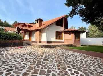 Casa · 250m² · 4 Recámaras · 3 Estacionamientos · Cabaña de Lujo en Venta en Mazamitla