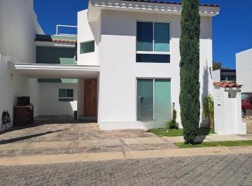 Casa · 230m² · 3 Recámaras · 2 Estacionamientos · Casa en Renta en Fraccionamiento Arbolada