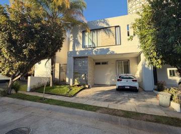 Casa en condominio · 220m² · 4 Recámaras · 4 Estacionamientos · Casa en Venta, Bosque de Los Virreyes, Zapopan