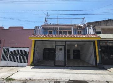 Casa · 206m² · 5 Recámaras · 2 Estacionamientos · Casa en Venta en Insurgentes