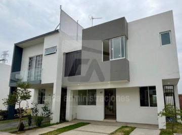 Casa en condominio · 154m² · 3 Recámaras · 2 Estacionamientos · Casa de 3 Niveles en Fraccionamiento Tesistan Country