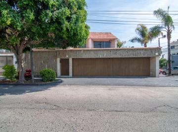 Casa de 9 habitaciones, Guadalajara · Casa en Esquina en Venta en Jardines de Los Arcos