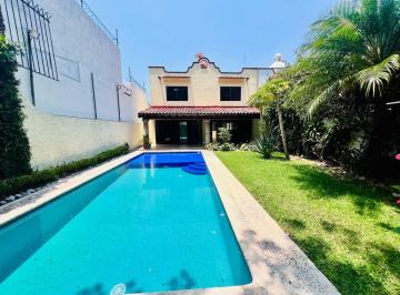 Casa de 3 habitaciones, Cuernavaca · Casa en Renta con Alberca Propia en Fraccionamiento La Cañada