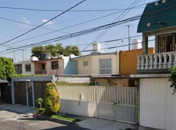 Casa de 3 habitaciones, Azcapotzalco · Casa en Venta en Col. Prados del Rosario, Azcapotzalco