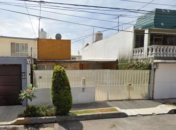 Casa de 3 habitaciones, Azcapotzalco · Casa en Venta en Col. Prados del Rosario, Azcapotzalco
