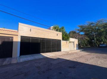 Casa · 329m² · 4 Recámaras · Casa en Esquina en Venta, Acabados de Lujo, con Paneles Solares