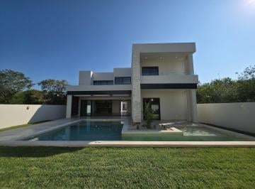 Casa · 546m² · 4 Recámaras · Casa Cortijo, Acabados de Lujo, Yucatan Country Club