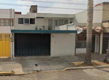 Casa de 4 habitaciones, Puebla · Venta de Preciosa y Hermosa Casa Ubicada en Puebla!