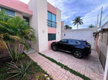 Casa · 149m² · 3 Recámaras · Casa con Equipada con Excelente Ubicación, Recamara en Planta Baja