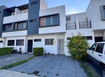 Casa · 95m² · 2 Recámaras · 2 Estacionamientos · Casa en Renta en Alta Luz Condominio C